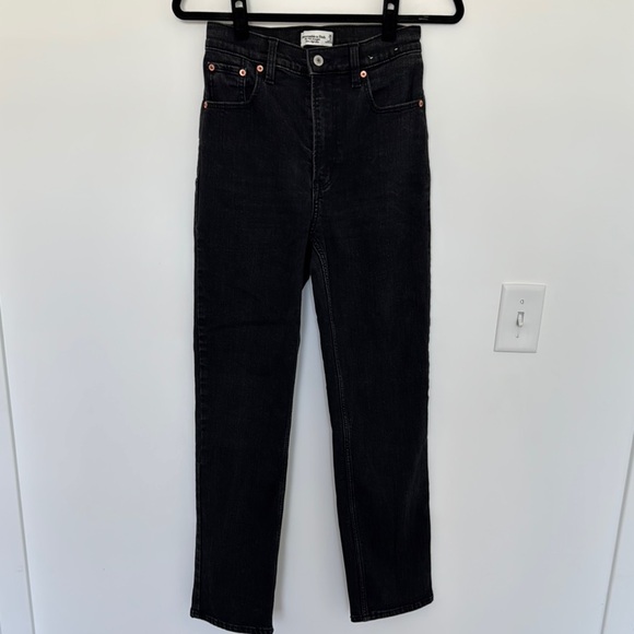 Abercrombie & Fitch The 90's Straight Ultra High Rise Jean, Black - Size 26/2R - Picture 2 of 7